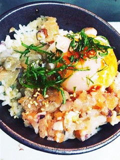 海鮮ユッケ乗せ温玉かけご飯《男飯》-レシピのメイン写真