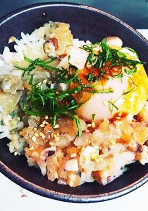 海鮮ユッケ乗せ温玉かけご飯《男飯》-レシピのメイン写真