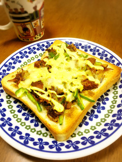 鯖味噌カレーとピーマンのトースト-レシピのメイン写真