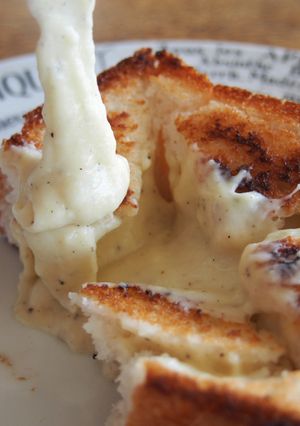 米粉パンでも！チーズフォンデュトースト-レシピのメイン写真
