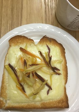 キャロットラペをのせたチーズトースト-レシピのメイン写真