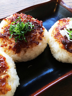 ガーリック男味噌3種の♪焼きおにぎり-レシピのメイン写真