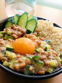 つるっとさっぱり♪ゴマ味噌きゅうり納豆丼-レシピのメイン写真