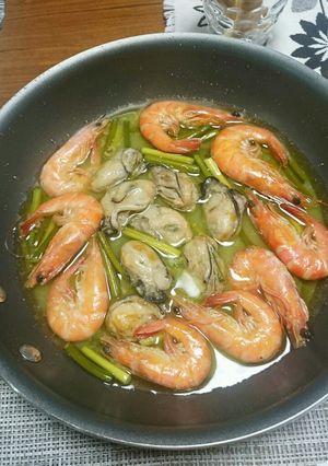 ニンニクの茎とエビと牡蠣のアヒージョ-レシピのメイン写真
