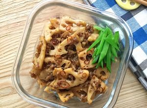 常備菜、レンコンと挽き肉の甘酢炒め。-レシピのメイン写真