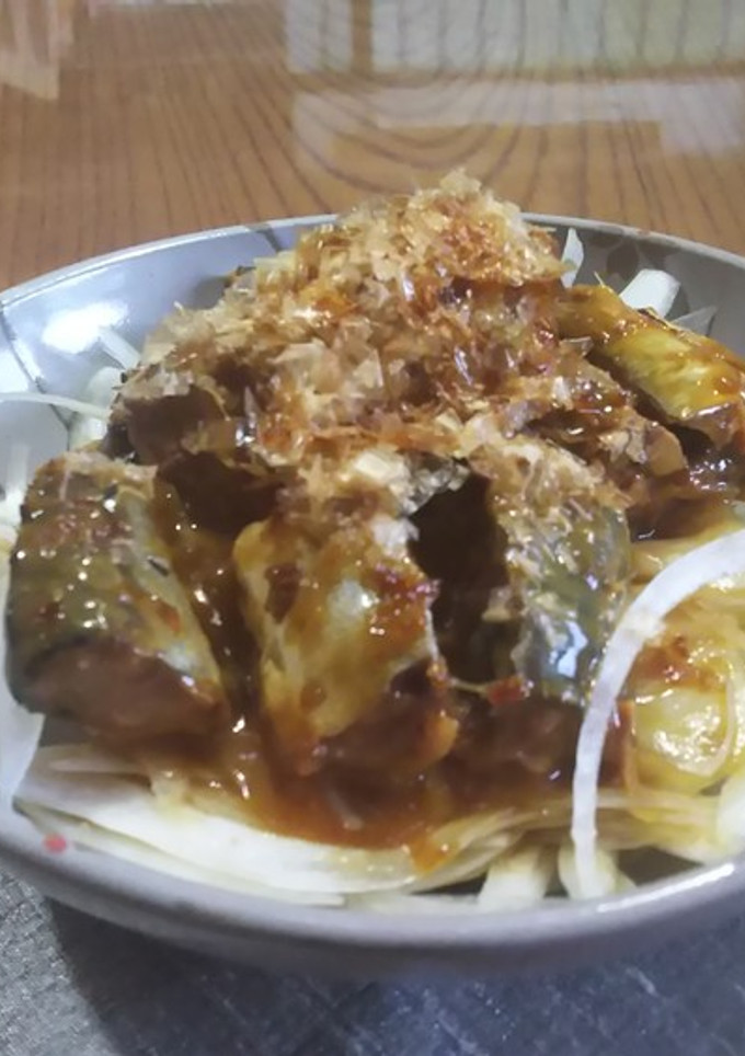 簡単！サバ味噌煮缶と玉ねぎ和え-レシピのメイン写真
