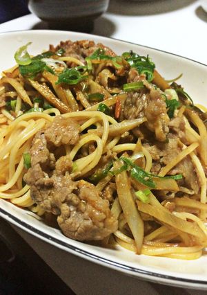 味噌風味♪牛肉とごぼうの和風パスタ-レシピのメイン写真