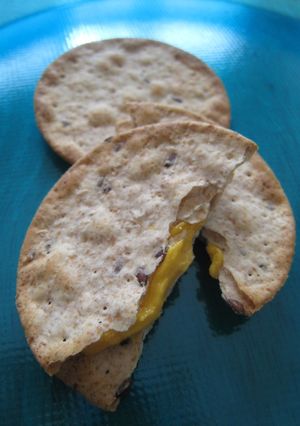 子供のおやつ　チーズ＆クラッカー-レシピのメイン写真