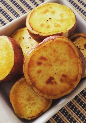 切って焼くだけ！ホクホクさつまいも♪-レシピのメイン写真