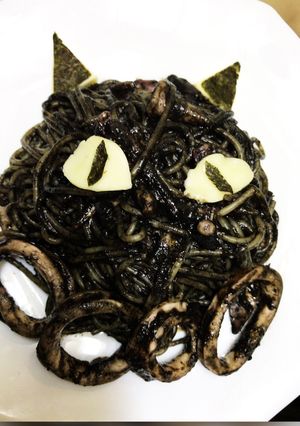 ハロウィンに簡単 黒猫のイカスミパスタ!-レシピのメイン写真