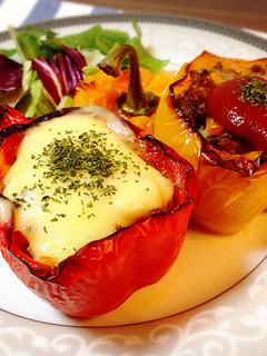 オーブンで簡単♡まるごとパプリカの肉詰め-レシピのメイン写真
