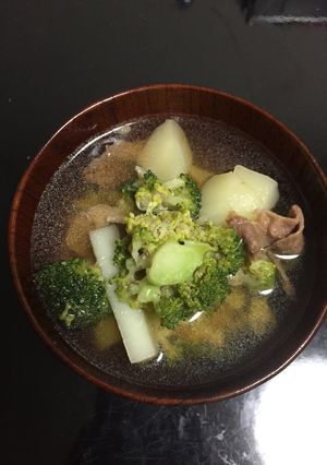 ブロッコリーとジャガイモと牛肉の汁物-レシピのメイン写真