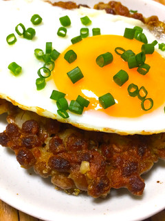 納豆好き必見*焼き納豆の目玉焼きのせ-レシピのメイン写真