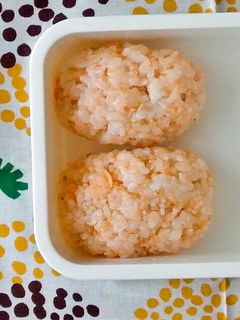 鮭フレークとごまのオイルおにぎり-レシピのメイン写真