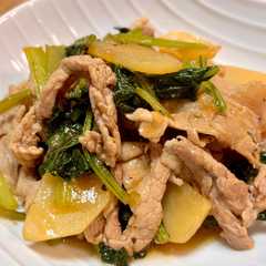 รูปของ ご飯進む☆豚こまじゃがいも小松菜のオイスター炒め