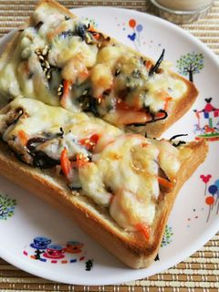 残り煮物とマヨネーズで惣菜サラダトースト-レシピのメイン写真