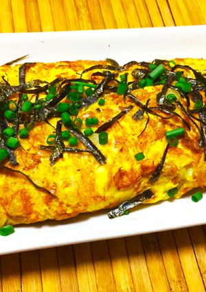 調味料はめんつゆのみ☆納豆オムレツ-レシピのメイン写真