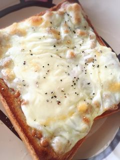 黒胡椒香る♡納豆チーズトースト-レシピのメイン写真