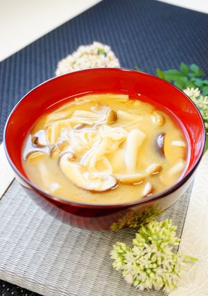刺激有り？！ピリッと【キノコのお味噌汁】-レシピのメイン写真