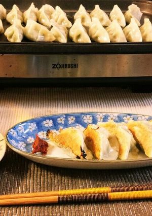 ホットプレートで餃子パーティー！-レシピのメイン写真