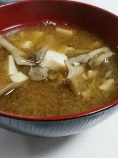 豆腐と舞茸の味噌汁-レシピのメイン写真