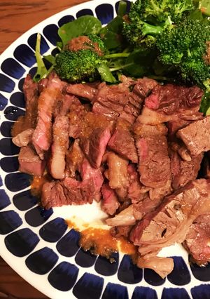 燻製バターソースで食べるステーキサラダ-レシピのメイン写真