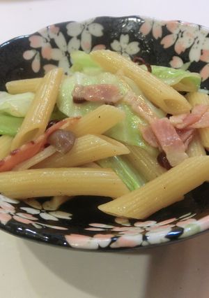 キャベツとベーコンのペンネペペロンチーノ-レシピのメイン写真