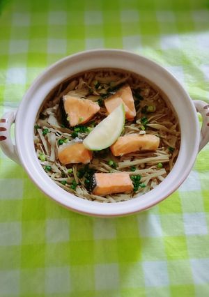 今が旬!鮭とたっぷりごぼうの炊き込みご飯-レシピのメイン写真