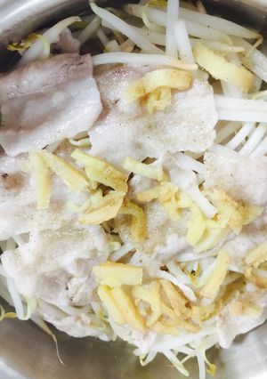 豚ともやしで簡単!蒸し煮-レシピのメイン写真