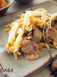 簡単!豚バラとキノコの卵とじ-レシピのメイン写真