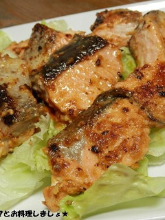 材料3つで簡単★鮭の味噌マヨ炒め-レシピのメイン写真