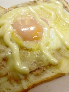 朝食めちゃうま ツナと目玉焼きトースト-レシピのメイン写真