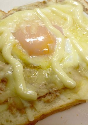 朝食めちゃうま ツナと目玉焼きトースト-レシピのメイン写真