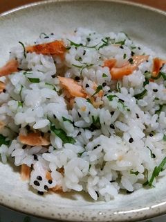 鮭と大葉のごまタップリ混ぜご飯-レシピのメイン写真