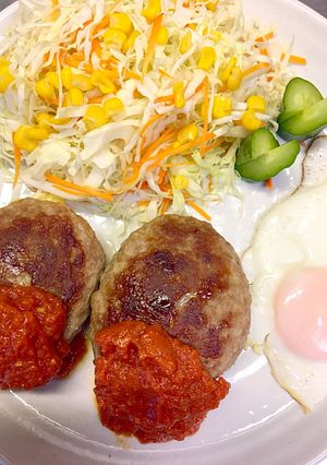 簡単でジューシーなチーズ入りハンバーグ-レシピのメイン写真