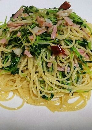簡単☆豆苗とベーコンのペペロンチーノ☆-レシピのメイン写真