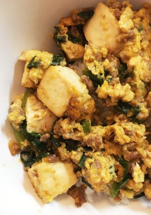 美味しすぎ！ひき肉と豆腐とにらの卵とじ丼-レシピのメイン写真