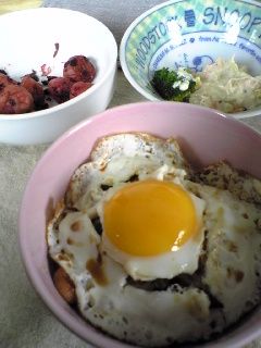朝の簡単ごはん☆目玉焼き丼-レシピのメイン写真