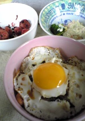 朝の簡単ごはん☆目玉焼き丼-レシピのメイン写真