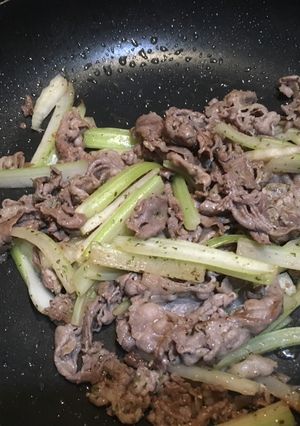 牛バラ肉とセロリの炒めもの-レシピのメイン写真