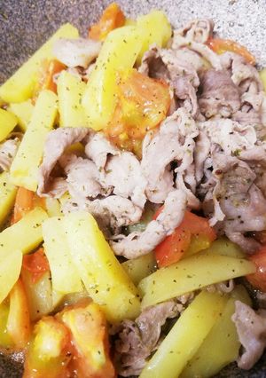 豚肉とトマトとじゃがいも炒め-レシピのメイン写真