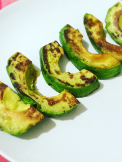 シンプル!焼きアボカド-レシピのメイン写真