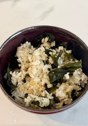 白米・キヌア・もち麦・わかめ炊き込みご飯-レシピのメイン写真