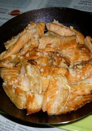 鉄パンで鮭あらの焼き鮭-レシピのメイン写真