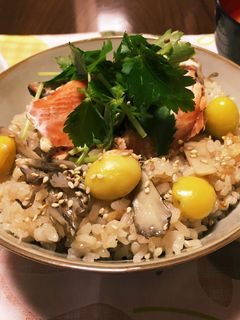 秋鮭とキノコと銀杏の秋満載 炊き込みご飯-レシピのメイン写真