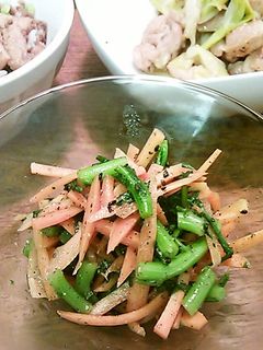 春菊とニンジンの胡麻和え物-レシピのメイン写真