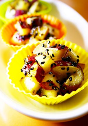 お弁当に♪揚げない薩摩芋でコロコロ大学芋-レシピのメイン写真