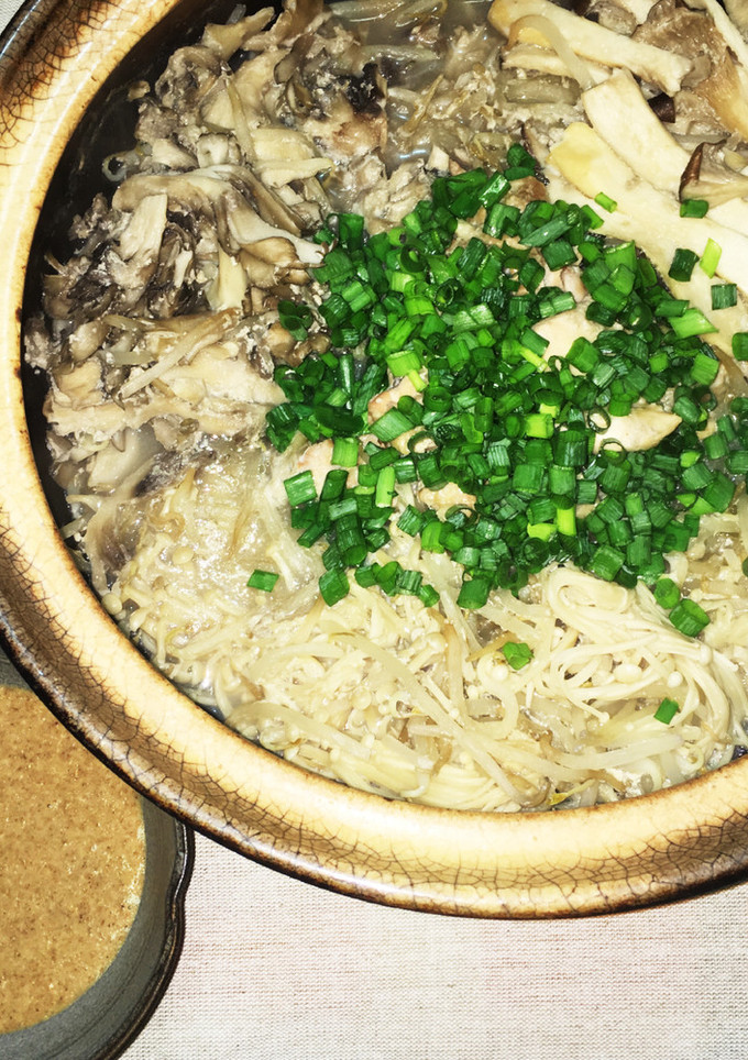 簡単お鍋！もやしとキノコのごま豆乳鍋-レシピのメイン写真