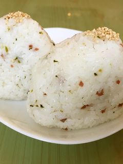☆梅菜めし チーズ おにぎり-レシピのメイン写真