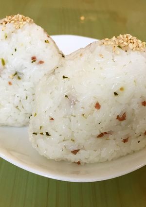 ☆梅菜めし チーズ おにぎり-レシピのメイン写真